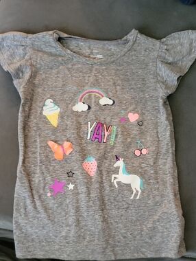 Gray Short Sleeve Kids Tee with Colorful Unicorn & 'YAY!' Graphics